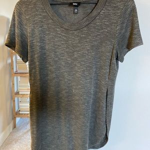 T-shirt with side slit